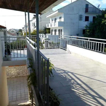Gostinjska kuća Ruzica Saric *